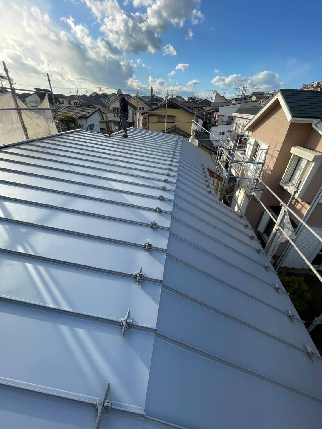 一軒家新築屋根工事施工風景