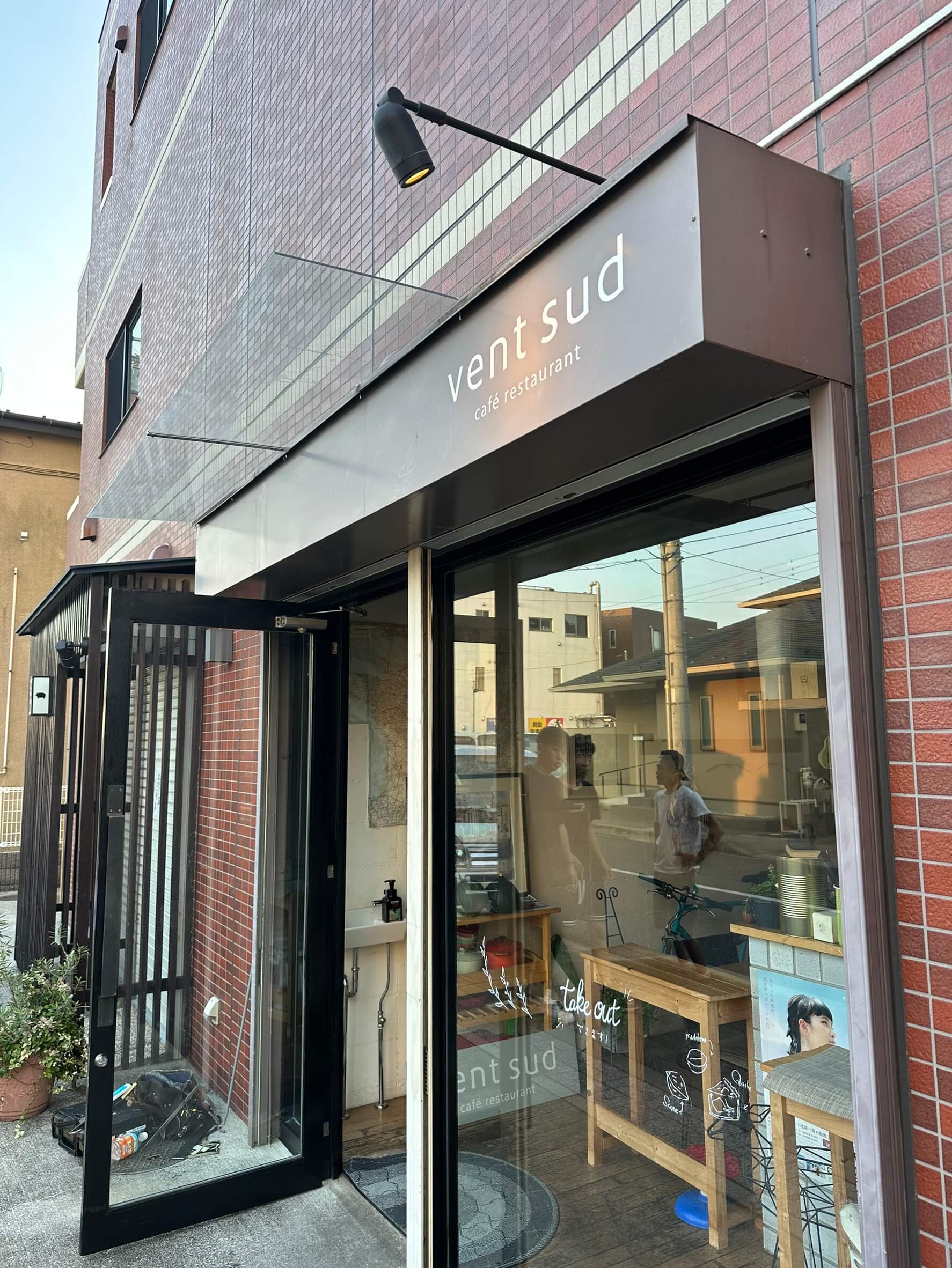 店舗外装改修工事施工風景